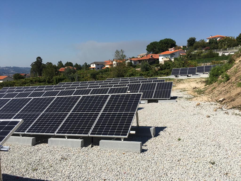 Sistema fotovoltaico ground-mount instalado